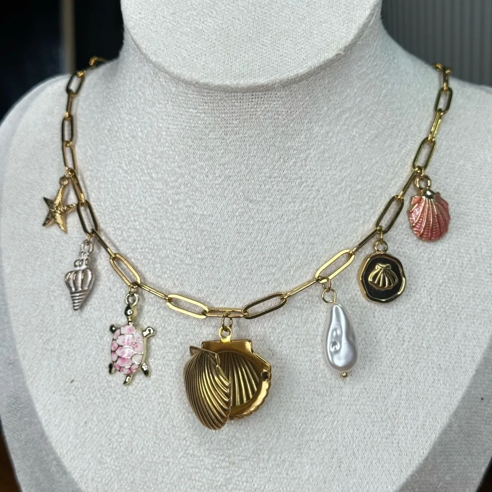 Gold Shell Charm Necklace - Picture 4 of 4
